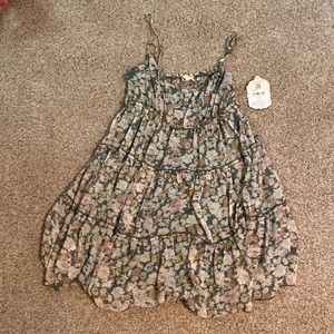 Selling a cute floral mini dress from Altar’d State. Very comfortable!